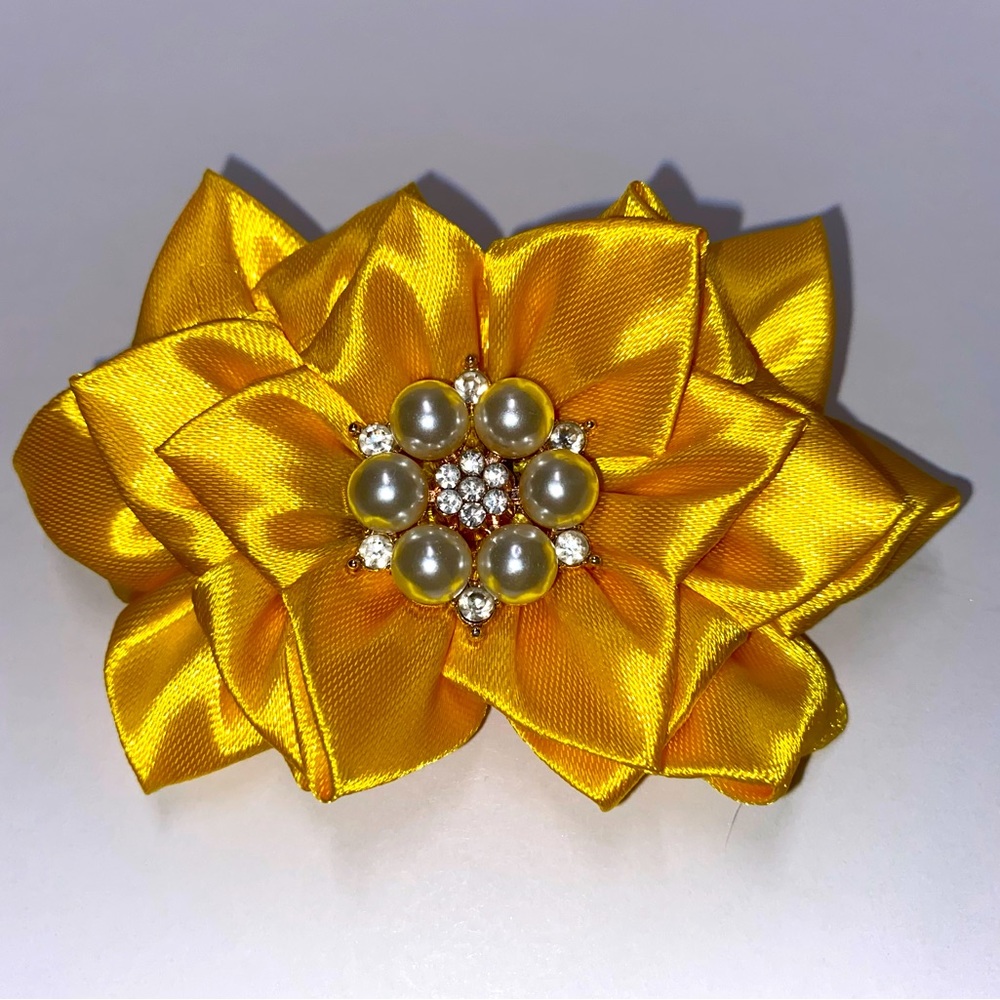 ELEGANT CLASSY STYLE WITH RHINESTONE HAIR-CLIP - YELLOW